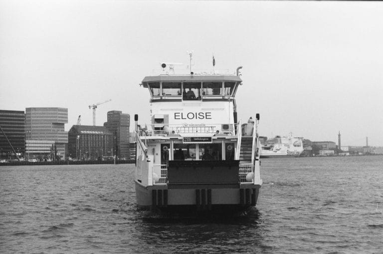 A black and white photo of the Eloise ferry in Gothenburg